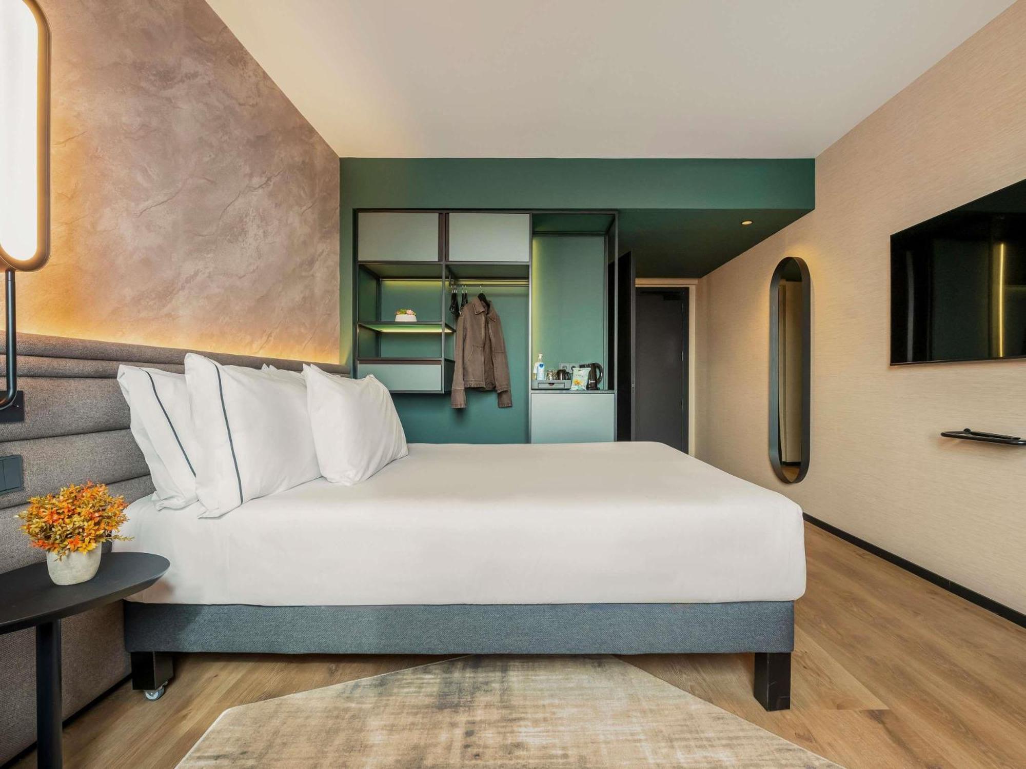 Expo Hotel